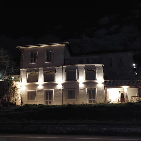 Pissignano La Casa Del Mago Camere E Appartamenti מראה חיצוני תמונה